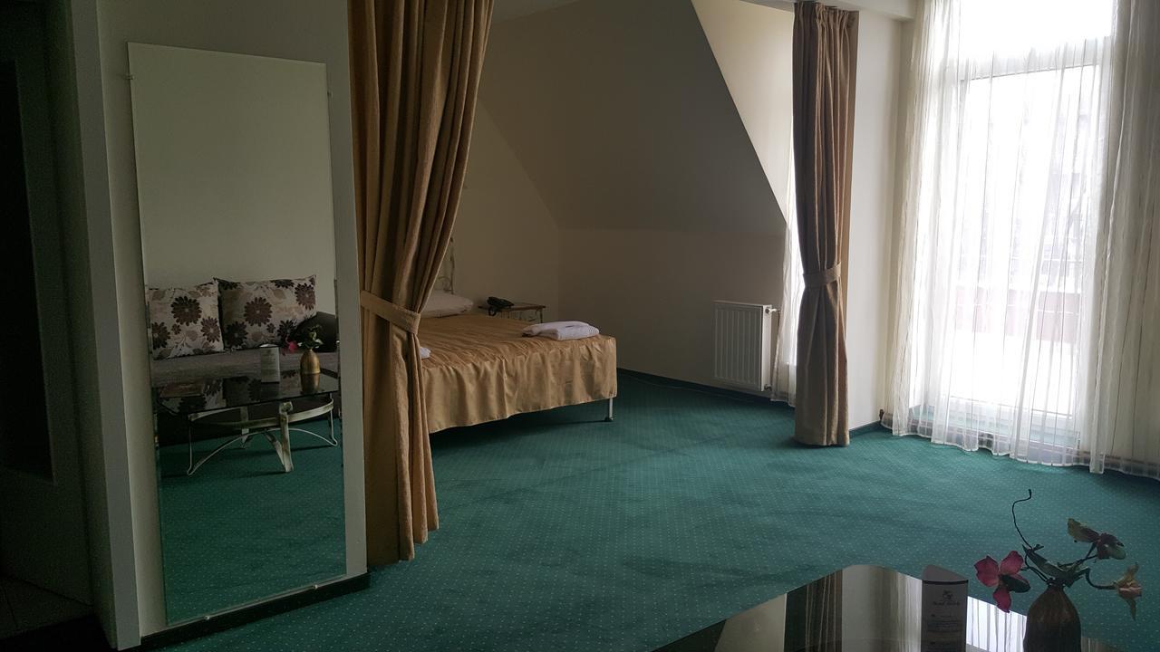 Hotel Melody Oradea Exterior photo